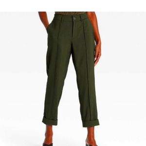 New Day Green Pants 6 cuffed cropped